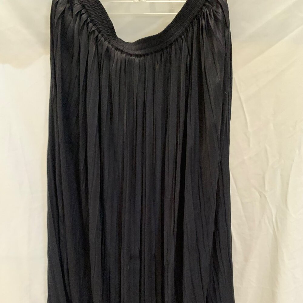 VINCE CAMUTO black matte satin pleated elastic waist skirt (M/L)